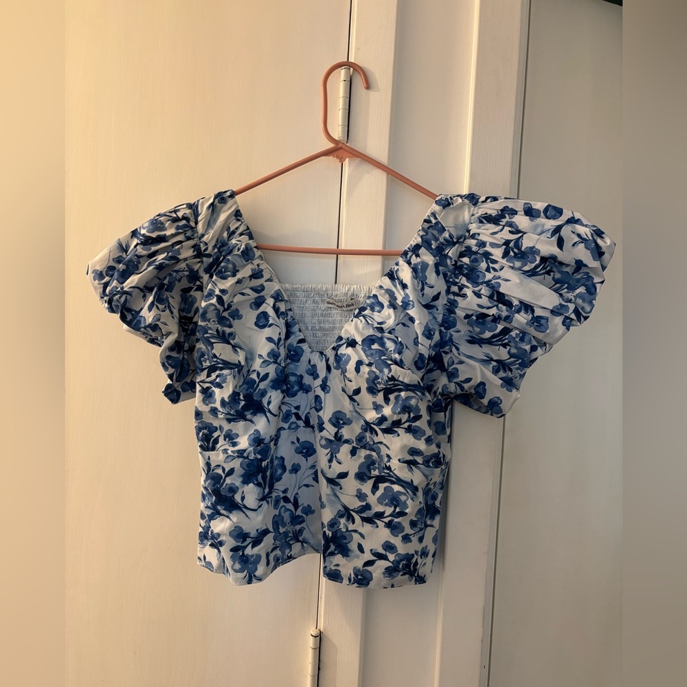 Abercrombie & Fitch Blue and White Floral Puff Sleeve Blouse NWT
